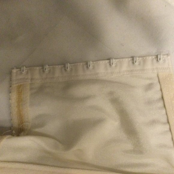 WHITE SATIN AND LACE BUSTIER - Picture 7 of 7